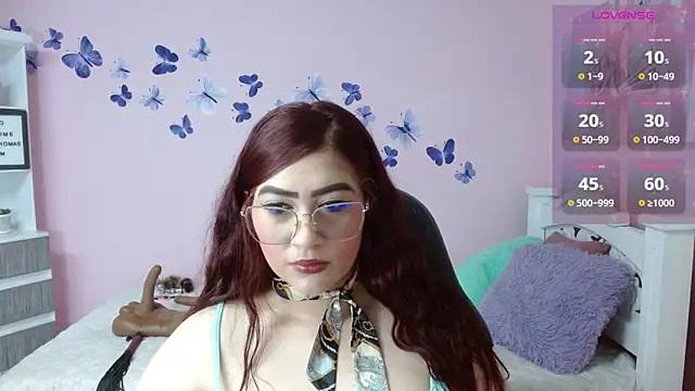 Snapshot of BRIATHOMAS chatting on 06.19.26 BRIATHOMAS online show from 06.19.26