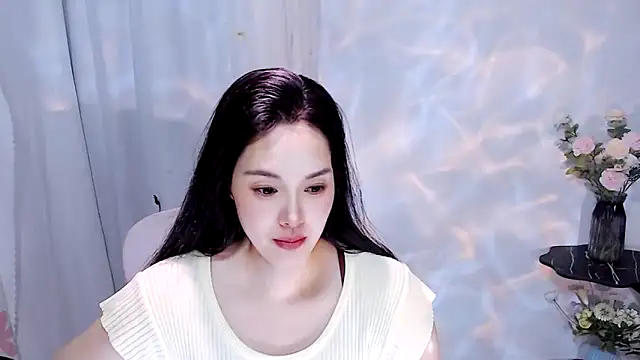 Snapshot of SHY-_-girl chatting on 06.09.26 SHY- -girl online show from 06.09.26