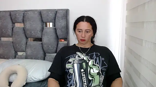 sara hott 1 online show from 12.12.24
