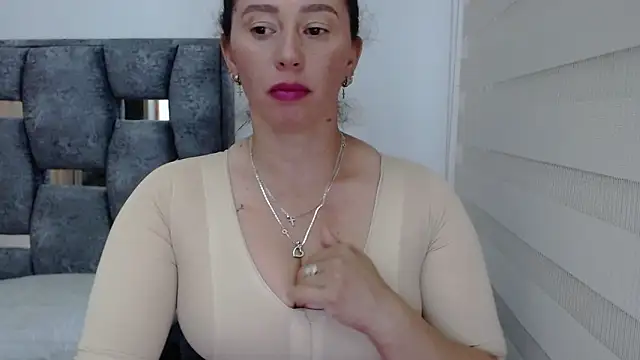 sara hott 1 online show from 12.23.24