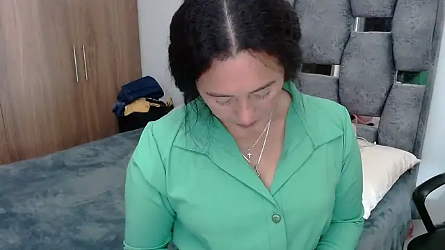 sara hott 1 online show from 12.26.24