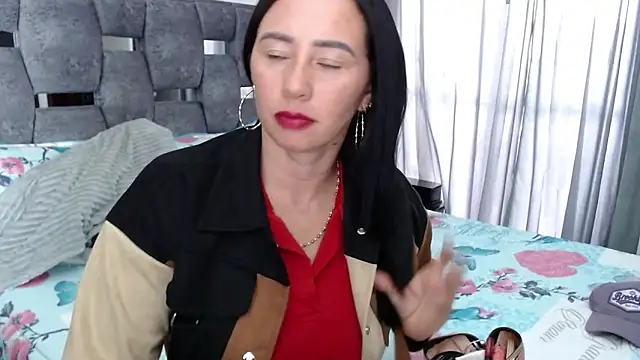 sara hott 1 online show from 09.26.25