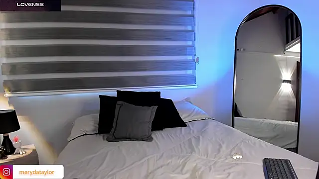 MERIDA TAYLOR online show from 02.12.26