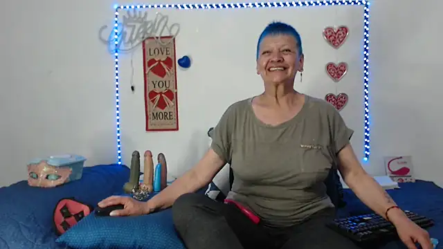 loquitaqueen011 online show from 03.08.25