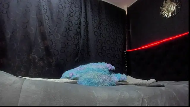 amareto queen online show from 12.16.24