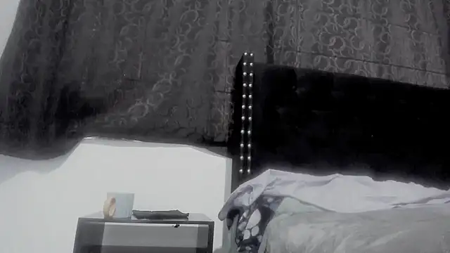 amareto queen online show from 12.13.25