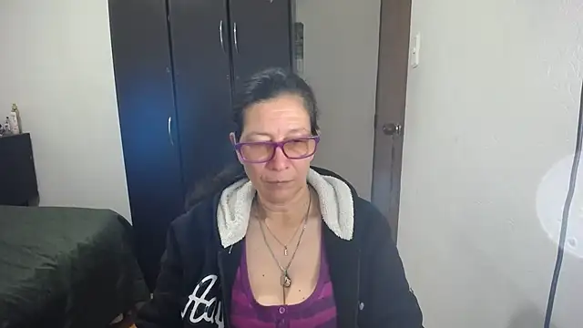 Snapshot of latin49 chatting on 04.11.26 latin49 online show from 04.11.26