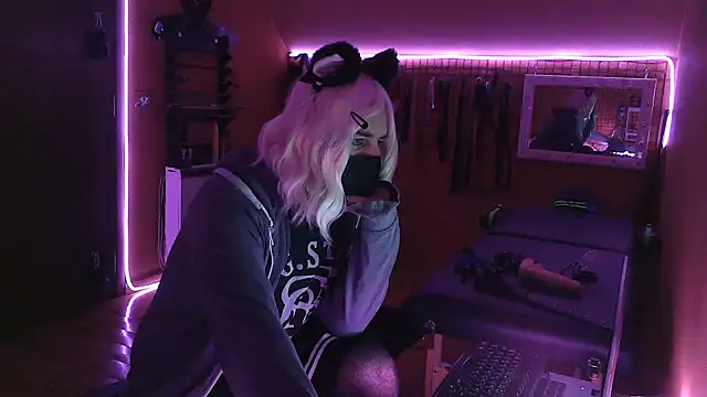 Snapshot of Ginny-the-bdsm-nympho chatting on 10.05.25 Ginny-the-bdsm-nympho online show from 10.05.25