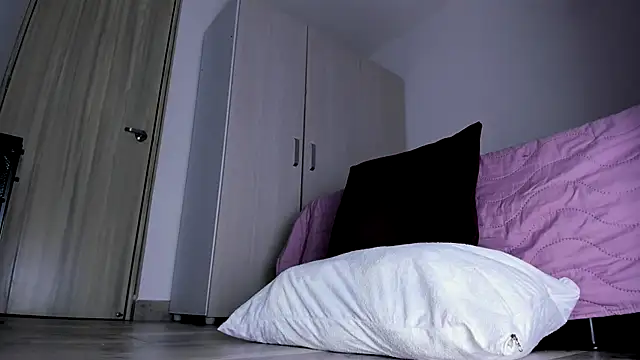 Skarleth69 online show from 09.25.25