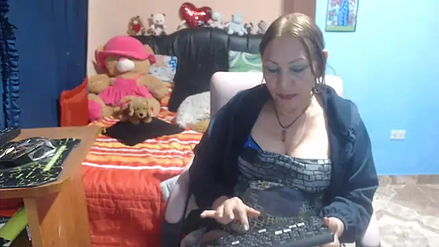 Snapshot of milfeddy_ chatting on 03.05.25 milfeddy online show from 03.05.25