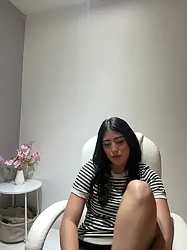 Snapshot of Gaby_zahir_ chatting on 12.10.24 Gaby zahir online show from 12.10.24