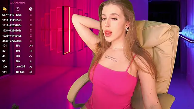 Snapshot of PenellopaRaw chatting on 01.17.25 PenellopaRaw online show from 01.17.25