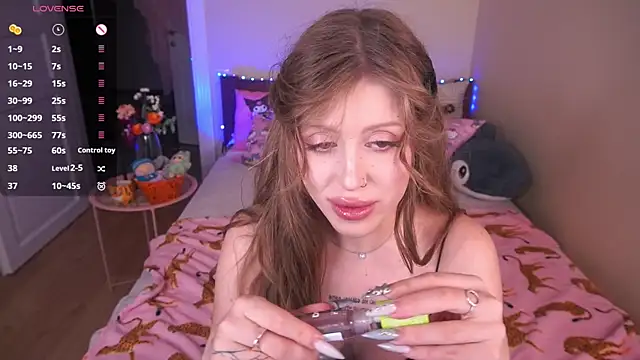 Snapshot of PenellopaRaw chatting on 10.10.25 PenellopaRaw online show from 10.10.25