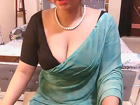Snapshot of cutebengaligirl chatting on 10.11.25 cutebengaligirl online show from 10.11.25