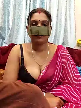 Snapshot of Queen_Dolly chatting on 01.06.25 Queen Dolly online show from 01.06.25