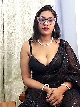 Snapshot of Queen_Dolly chatting on 10.11.25 Queen Dolly online show from 10.11.25