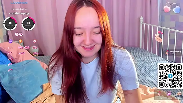 Snapshot of Fera1_Berry chatting on 10.26.25 Fera1 Berry online show from 10.26.25