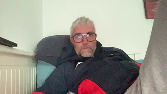 Snapshot of PriapoAfrodite2 chatting on 11.01.25 PriapoAfrodite2 online show from 11.01.25