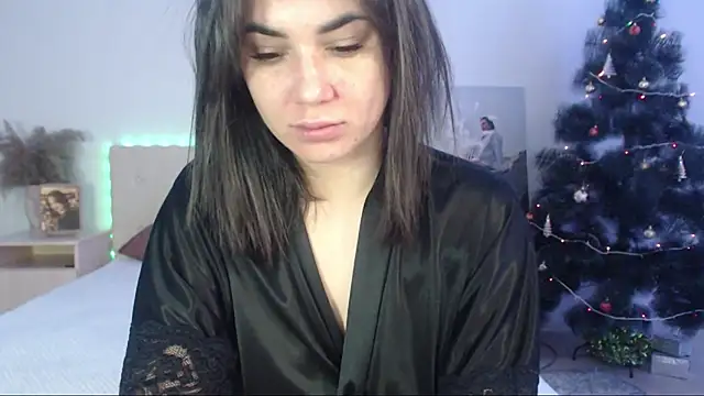 Snapshot of RoxannePure chatting on 12.27.24 RoxannePure online show from 12.27.24