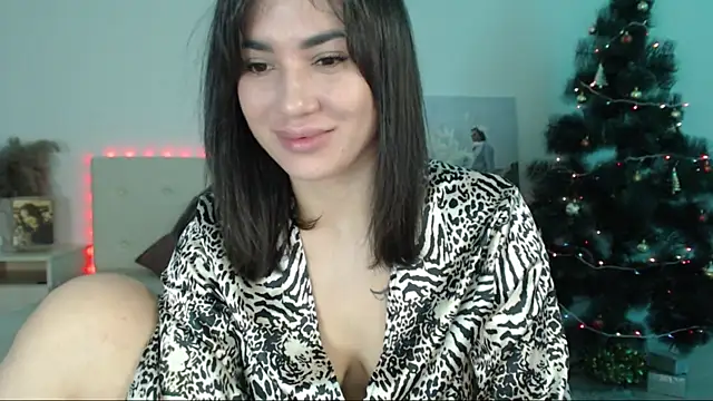 Snapshot of RoxannePure chatting on 12.28.24 RoxannePure online show from 12.28.24