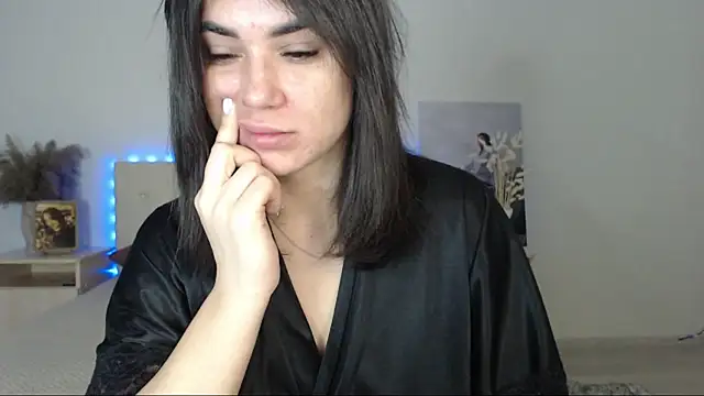 Snapshot of RoxannePure chatting on 02.21.25 RoxannePure online show from 02.21.25