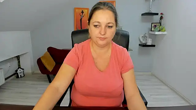 Snapshot of LollaGirl chatting on 10.02.25 LollaGirl online show from 10.02.25