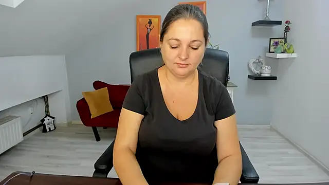 Snapshot of LollaGirl chatting on 10.08.25 LollaGirl online show from 10.08.25