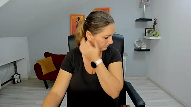 Snapshot of LollaGirl chatting on 10.10.25 LollaGirl online show from 10.10.25