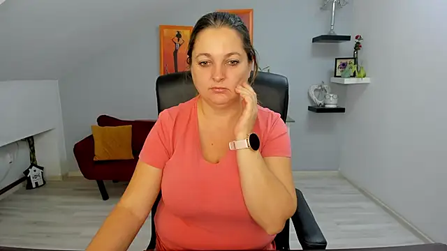 Snapshot of LollaGirl chatting on 10.14.25 LollaGirl online show from 10.14.25