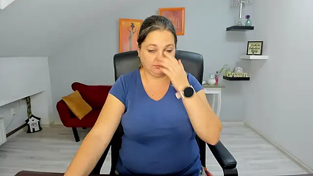 Snapshot of LollaGirl chatting on 10.21.25 LollaGirl online show from 10.21.25