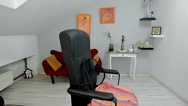 Snapshot of LollaGirl chatting on 10.22.25 LollaGirl online show from 10.22.25