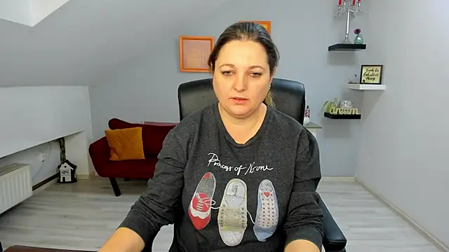 LollaGirl online show from 01.09.26