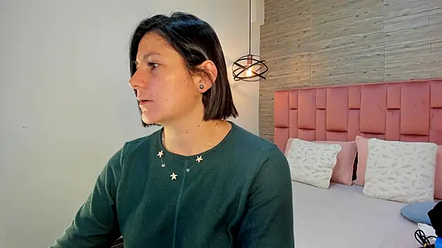 Snapshot of SarahDeyvis chatting on 01.14.25 SarahDeyvis online show from 01.14.25