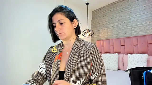 Snapshot of SarahDeyvis chatting on 01.16.25 SarahDeyvis online show from 01.16.25