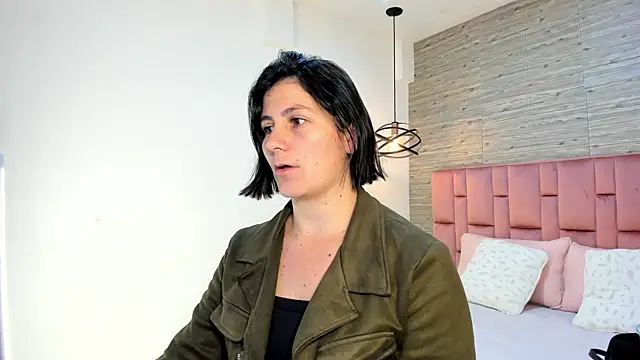 Snapshot of SarahDeyvis chatting on 01.20.25 SarahDeyvis online show from 01.20.25