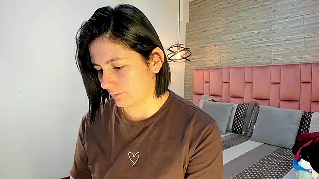 Snapshot of SarahDeyvis chatting on 02.25.25 SarahDeyvis online show from 02.25.25