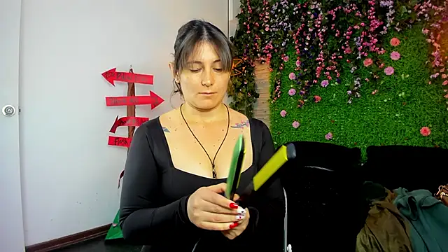 SarahDeyvis online show from 11.04.25