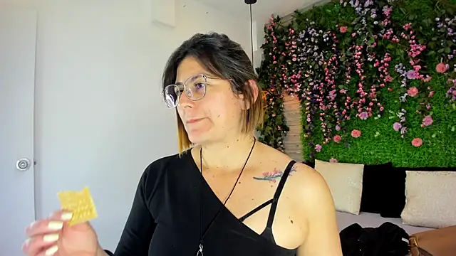 SarahDeyvis online show from 11.28.25