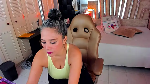 cute sassy online show from 04.10.26