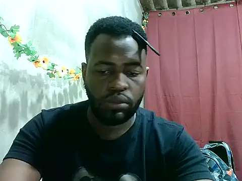 Snapshot of 2ocmaxi chatting on 10.05.25 2ocmaxi online show from 10.05.25