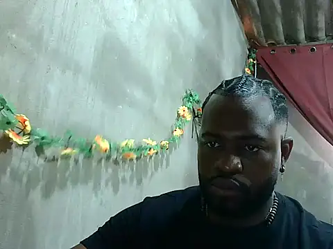 Snapshot of 2ocmaxi chatting on 10.25.25 2ocmaxi online show from 10.25.25