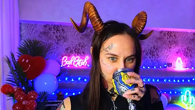 Cool Freak  online show from 02.21.25