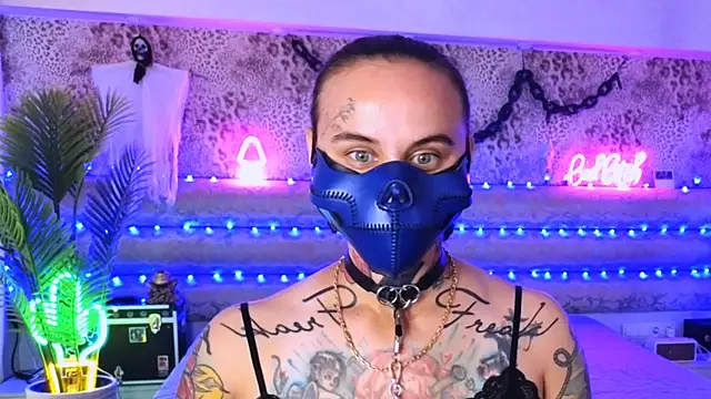 Cool Freak  online show from 09.13.25