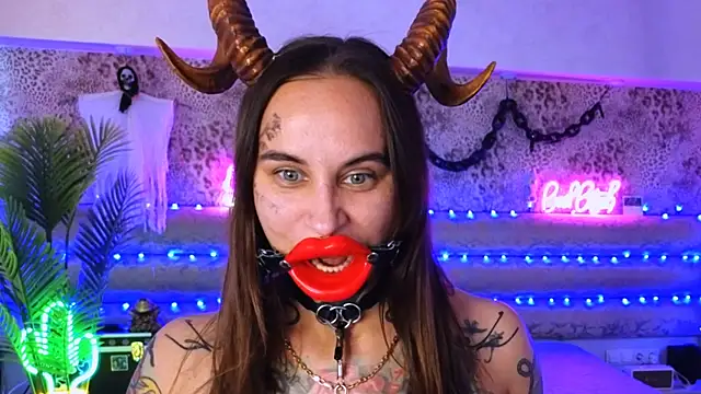 Cool Freak  online show from 09.20.25