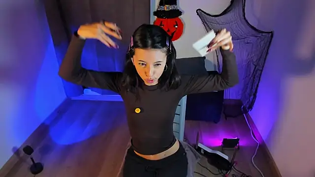 NanaRott online show from 10.25.25