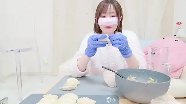 Yuu  k online show from 12.22.24