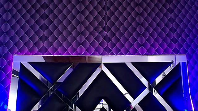 victoriaa lee  online show from 09.24.25