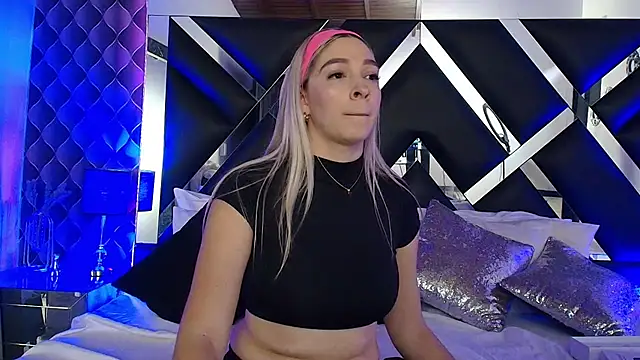 victoriaa lee  online show from 11.06.25