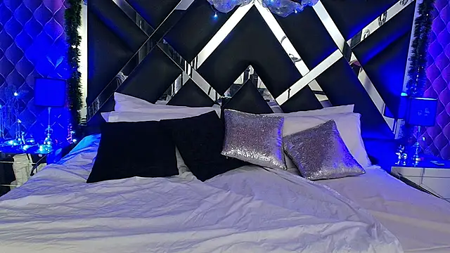 victoriaa lee  online show from 12.22.25