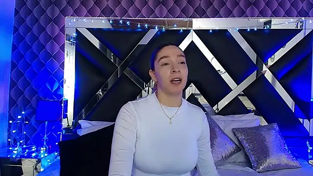 victoriaa lee  online show from 02.02.26